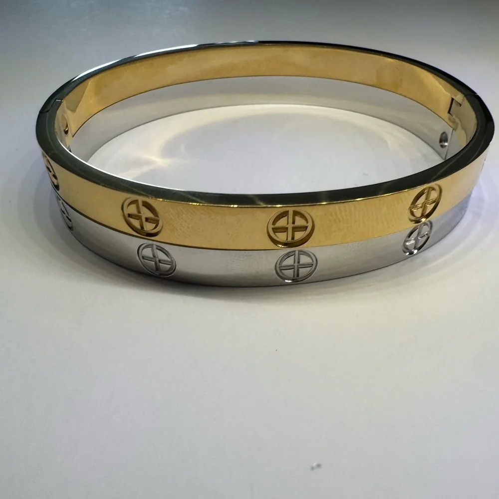 Gold Bangle Bracelet - Picture 6 of 6